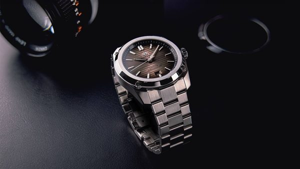Formex Essence FortyOne Automatic Chronometer Dégradé Steel Bracelet 0334.1.6624.100 - Obrázek 3