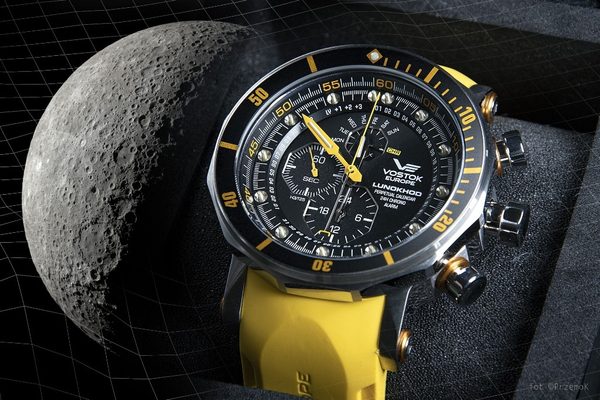 Vostok Europe Lunochod-2 Multifuncional Line YM86-620A505 - žlutý gumový řemínek - Obrázek 3